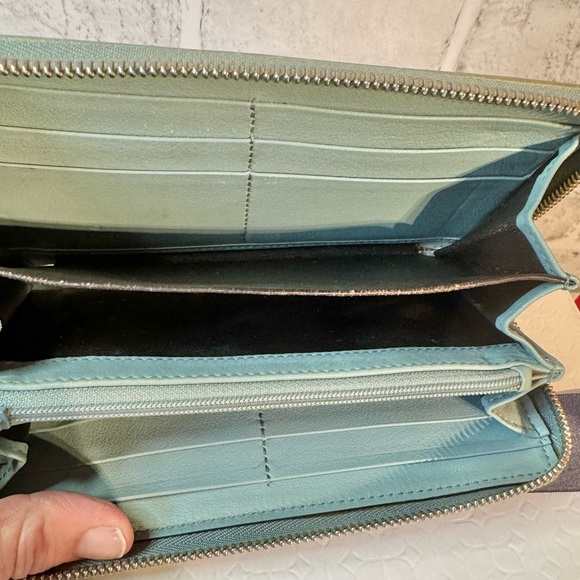 GUCCI Guccissima Mayfair GG Leather Long Wallet Baby Blue Trim - Picture 9 of 10